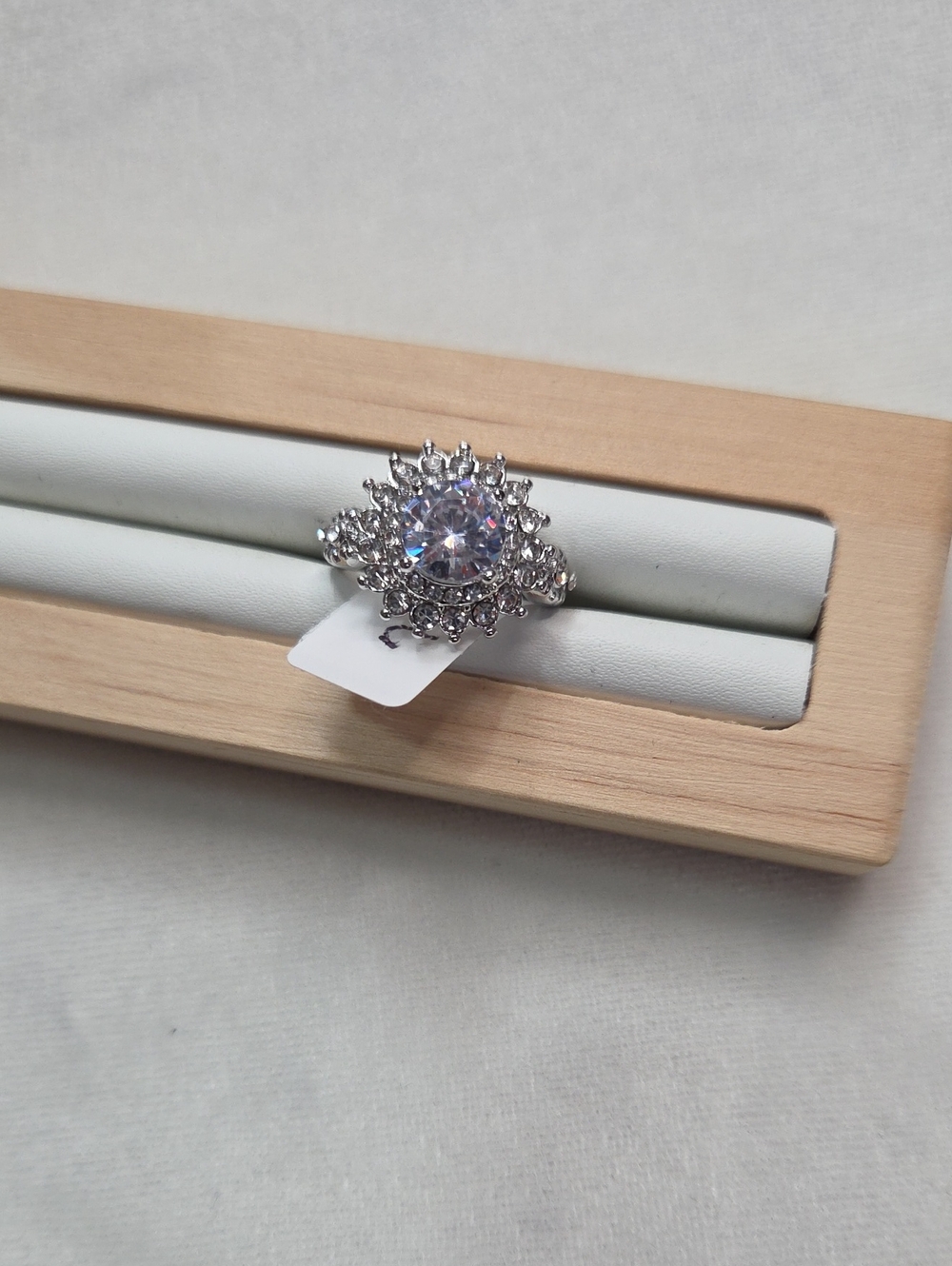 Clear Oval Crystal Setting Ring Silver Tone Band Elegant Rhinestone Crystal 7.5